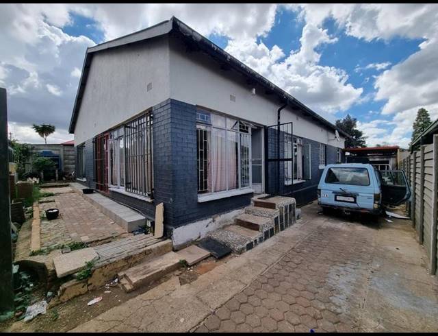3 BEDROOM HOUSE FOR SALE IN NEWLANDS